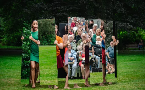 Joan Jonas, Mirror Piece I & II - Photo © Tom Cornille