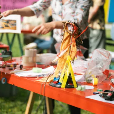 beeldje gemaakt in een beeldende kunst workshop