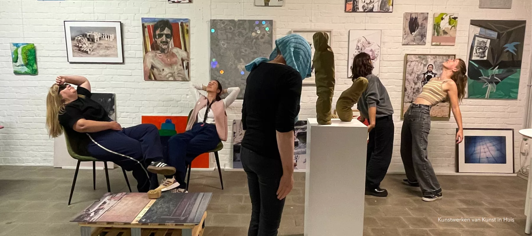 Vorming deelnemers in interactie met kunstwerken van Kunst in Huis