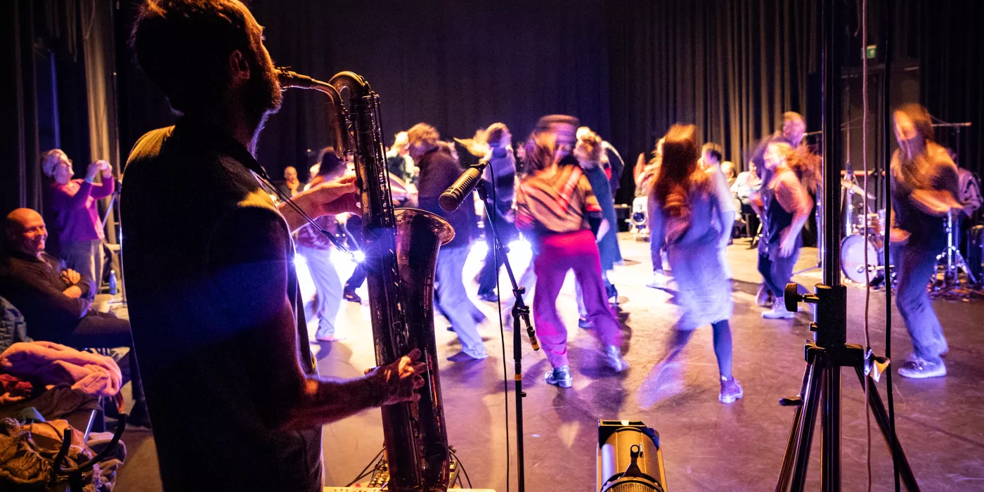 Dans Kapot - (c) Geert Vandepoele