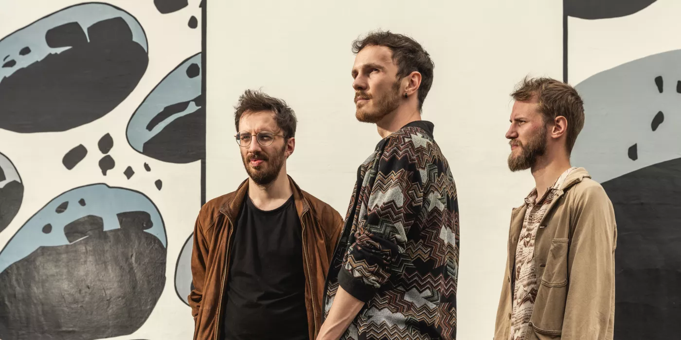 (c) Monday Jr (c) Monday Jr