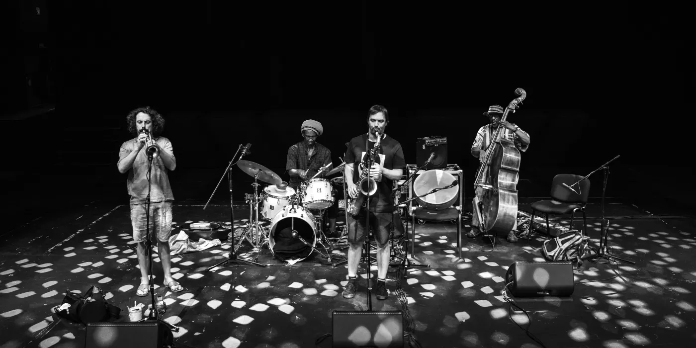 Luís Vicente, John Dikeman, William Parker, Hamid Drake