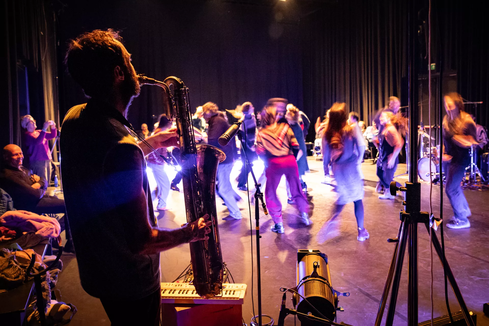 Dans Kapot - (c) Geert Vandepoele