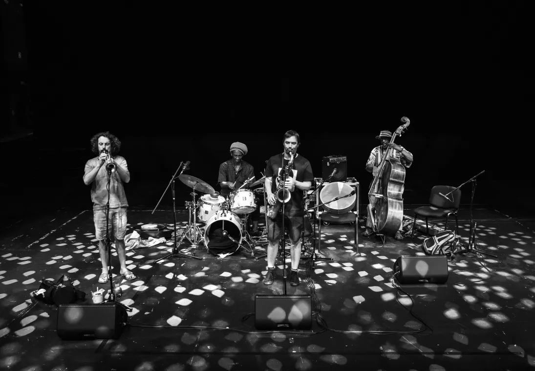 Luís Vicente, John Dikeman, William Parker, Hamid Drake