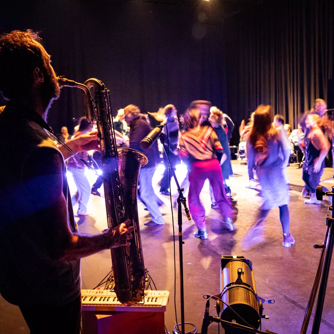 Dans Kapot - (c) Geert Vandepoele