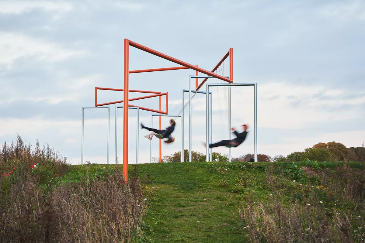 One Two Three Swing! (Vordingborg, 2020) commissioned by Vordingborg-Vandhus, Permanent installation — foto © SUPERFLEX