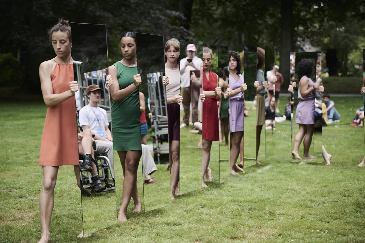 Mirror Piece I & II, performance Middelheimmuseum - Photo © Studio Pramudiya
