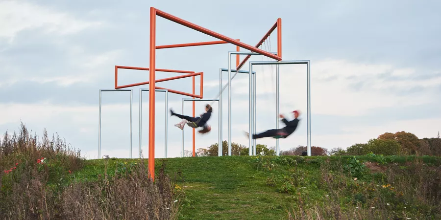 One Two Three Swing! (Vordingborg, 2020) commissioned by Vordingborg-Vandhus, Permanent installation — foto © SUPERFLEX