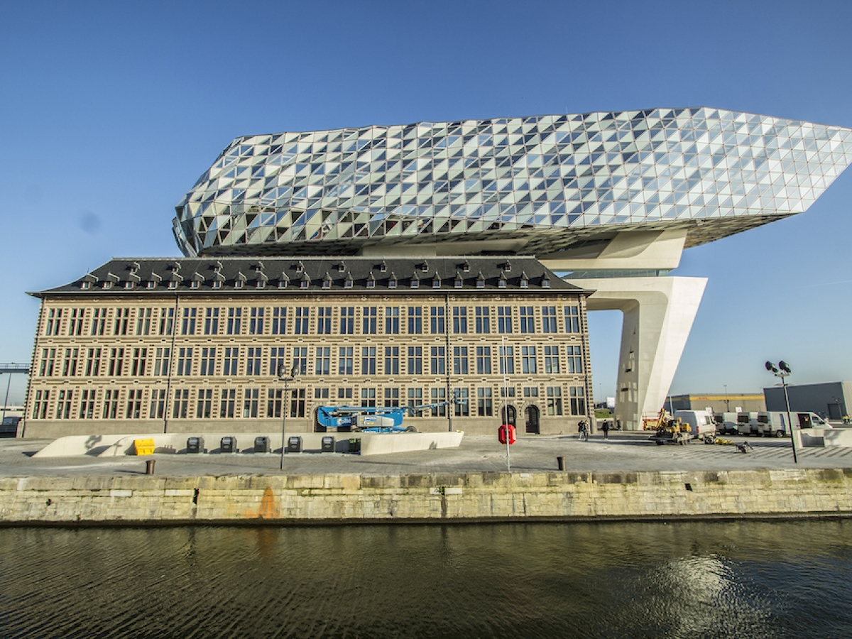Boottocht onder Antwerpse bruggen