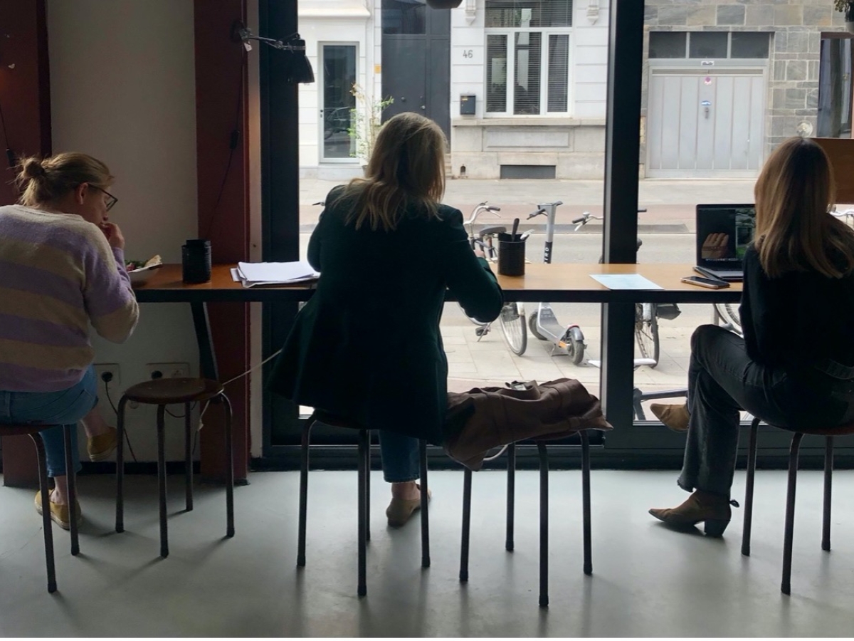 Mensen aan het werk in Kolonel Coffee