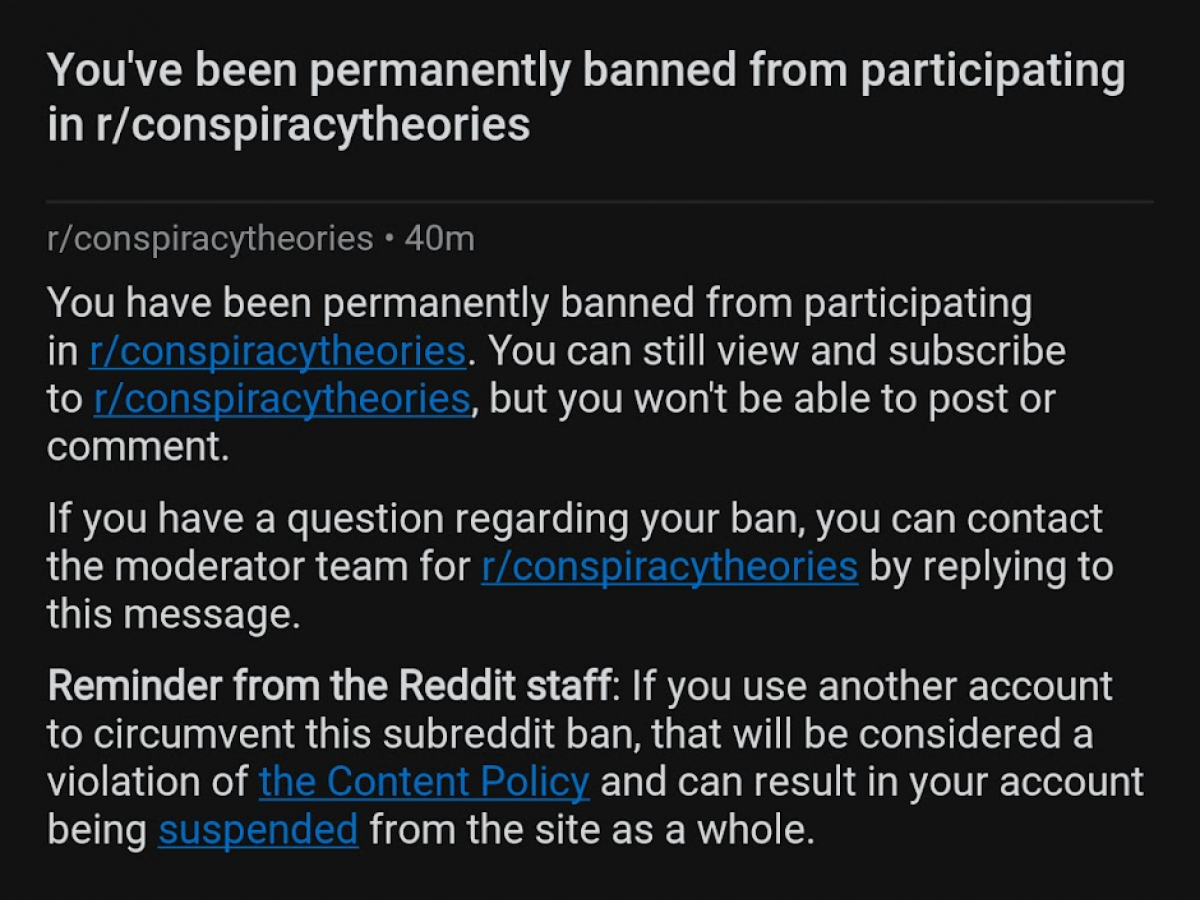 Schermafbeelding van een melding op Reddit: het account is verbannen uit een subreddit.