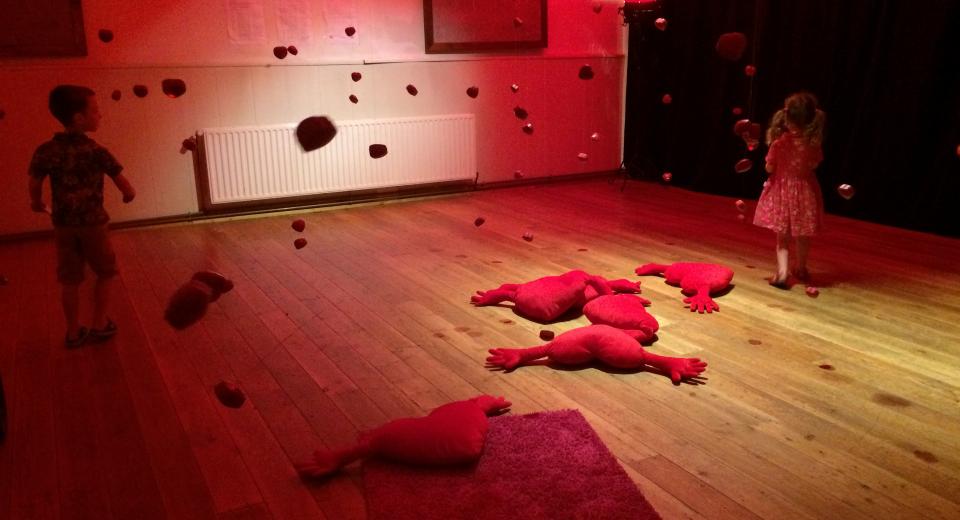 Installatie met hartjes tijdens BIG BANG BUURT