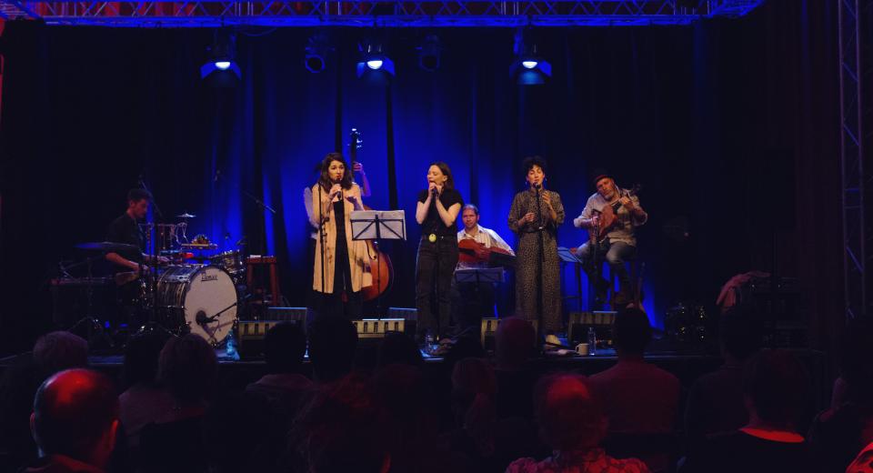 Liedjes met Wortels XL muzikanten op podium