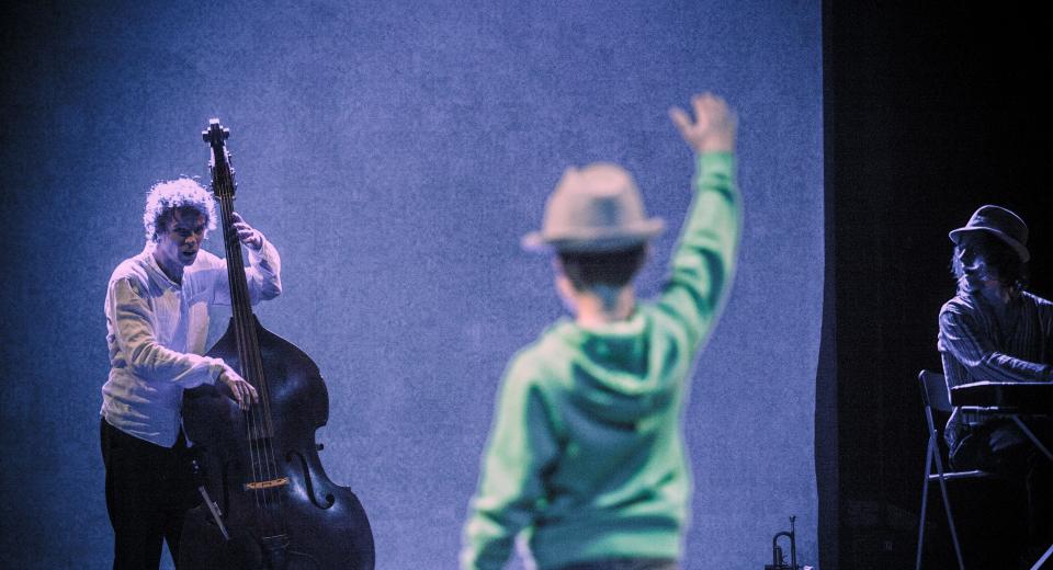 Beeld uit voorstelling Mile(s)tones over Miles Davis van Zonzo Compagnie