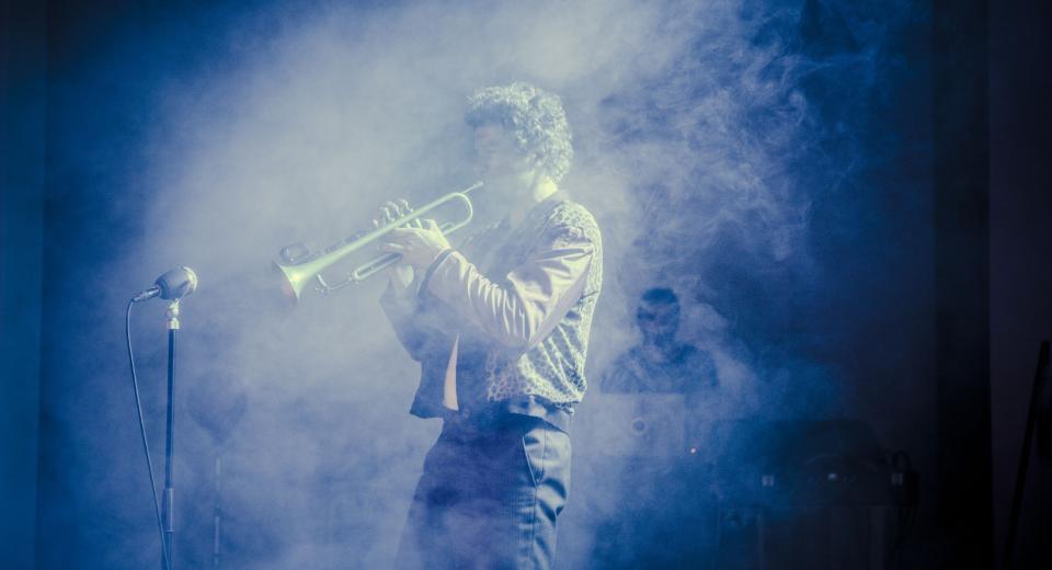 Beeld uit voorstelling Mile(s)tones over Miles Davis van Zonzo Compagnie